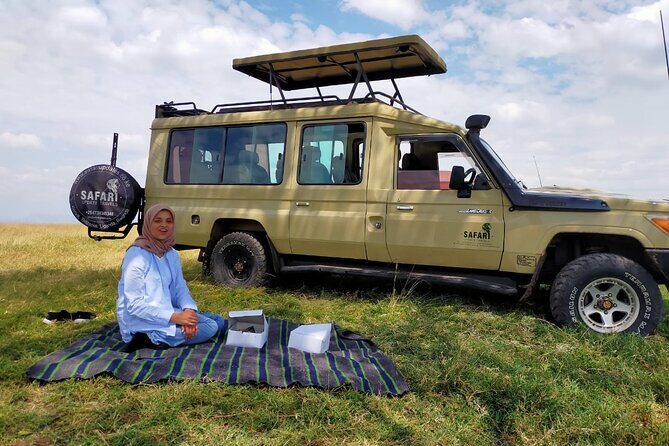 3 Days 2 nights Group joining Midrange Safari Tour in Masai maraa - Day 2: the full-day game drive with packed lunch (Big Five time)