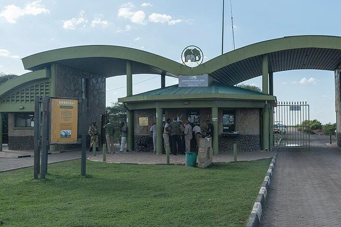 Day Tour - Amboseli National Park From Nairobi - Lunch at the Park Lodge: Plan for an Extra Food Stop