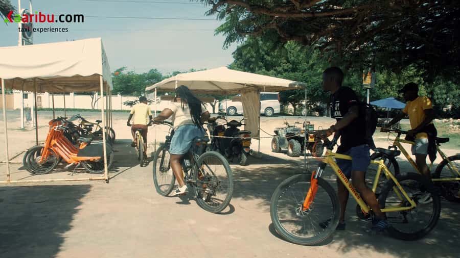 Diani Beach: Village tour on a bike with hotel pick-up - Pedaling through Ukunda street life and the local market (Diani Bazaar)
