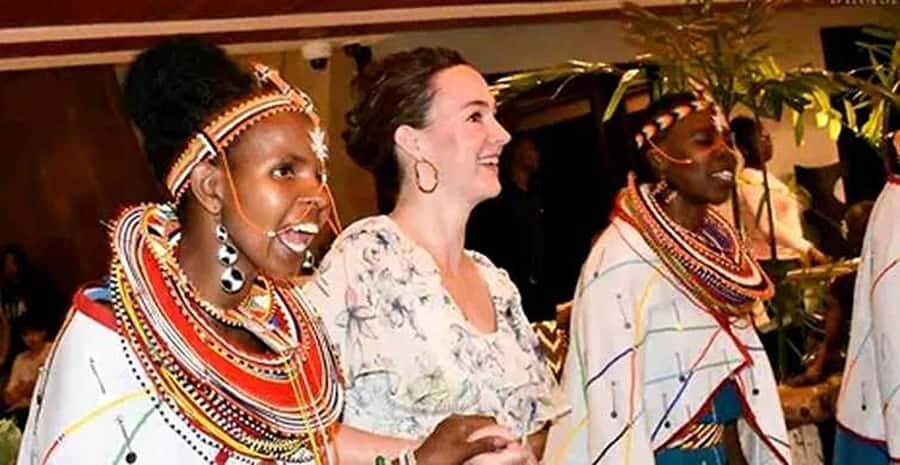 From Nairobi: Bomas of Kenya Cultural Dance Tour and Show - Getting the most from the guide and the English narration