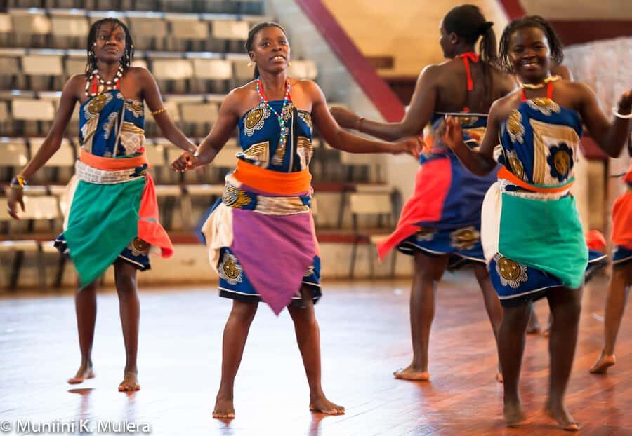 Giraffe Center, Elephant Orphanage and Bomas of Kenya Tour - Bomas of Kenya: cultural performances from 2:30pm to 4pm