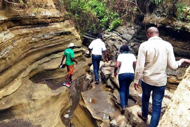 Hells Gate Excursion in Naivasha - Getting picked up and geared up for Hell’s Gate
