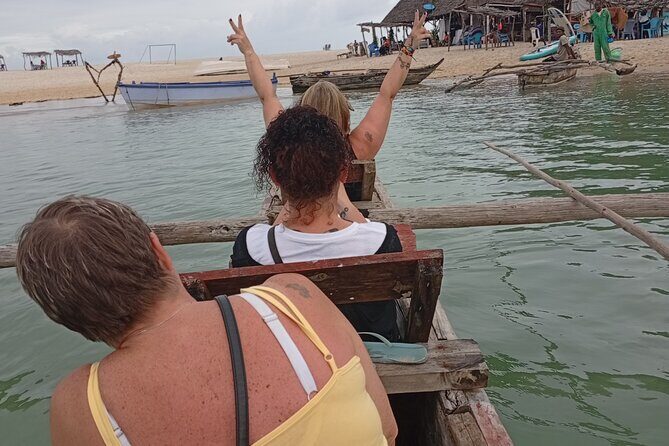 Kongo River Sunset Experience in Canoe - Traditional canoe rowing: mangroves, palms, and silence you can feel