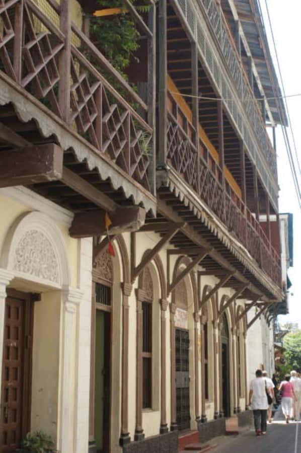 Mombasa: City, Fort Jesu, Old Town and Spice Market Tour - What to bring: small checklist for a 3 to 6 hour walk