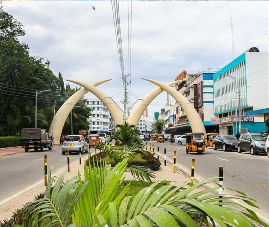 Mombasa: Historical Guided city tour. Old town, Fort Jesus - Food market and arts & crafts time: how to shop without getting rushed