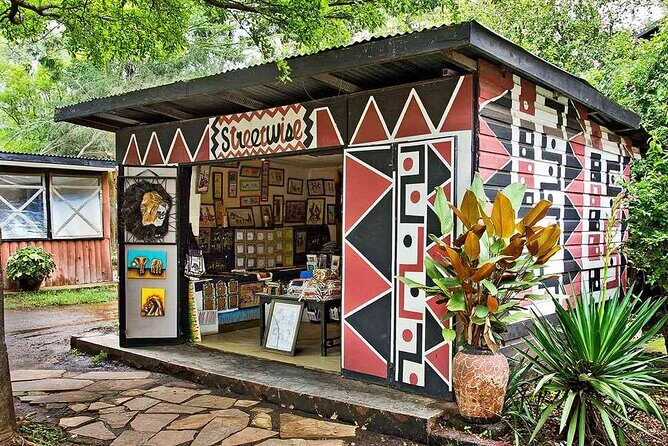 Nairobi cultural souvenir shopping tour with a local - How to shop smart when you want gifts and real stories
