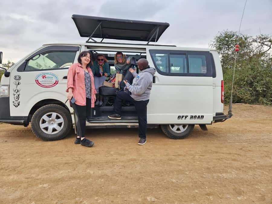 Nairobi: Giraffe Center, Elephant Orphanage, and Beads Tour - Nairobi National Park: Wildlife Viewing With a Guide, Not a Guess