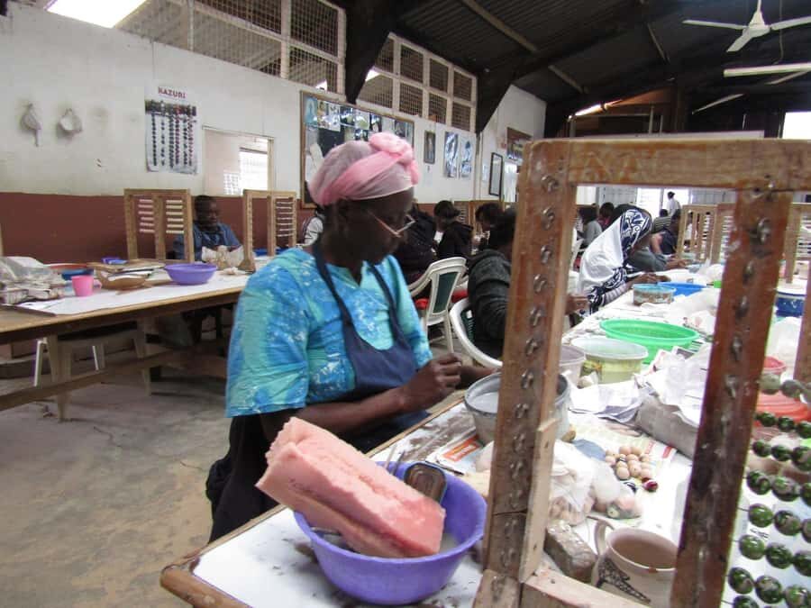 Nairobi Giraffe Center Tour with Karen Blixen & Kobe Beads" - Guide Quality: The Difference Between Seeing and Understanding
