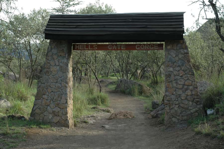 Nairobi: Hell's Gate National Park and Lake Naivasha Day … - Lake Naivasha: guided sights and a boat cruise for hippos