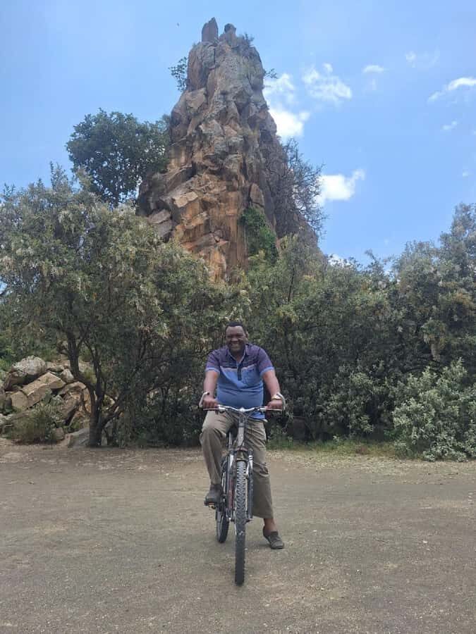 Nairobi: Hell's Gate National Park and Lake Naivasha Day … - Pickup at 6am and the long-drive rhythm