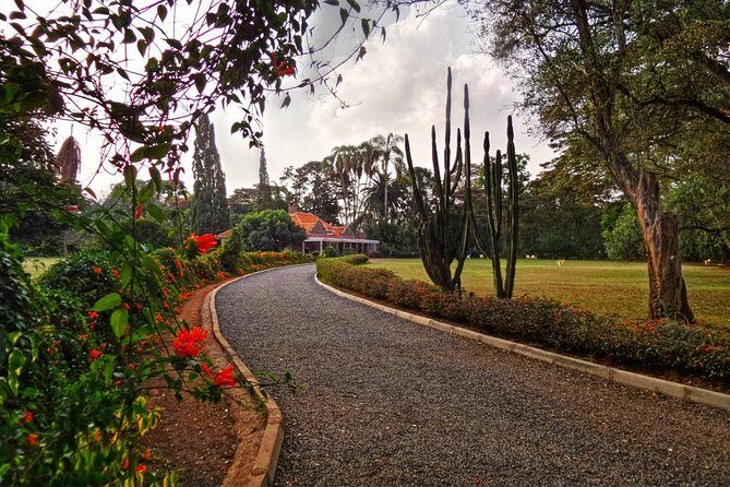 Nairobi Highlights: Karen Blixen, Beads Factory & Giraffe Center Day Tour - Guides and the real-day experience