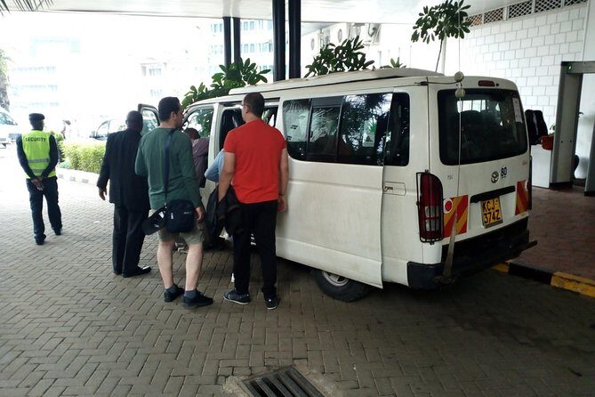 Nairobi safari walk half day tour - Small stopoffs: cafe and souvenirs (and how to handle it)