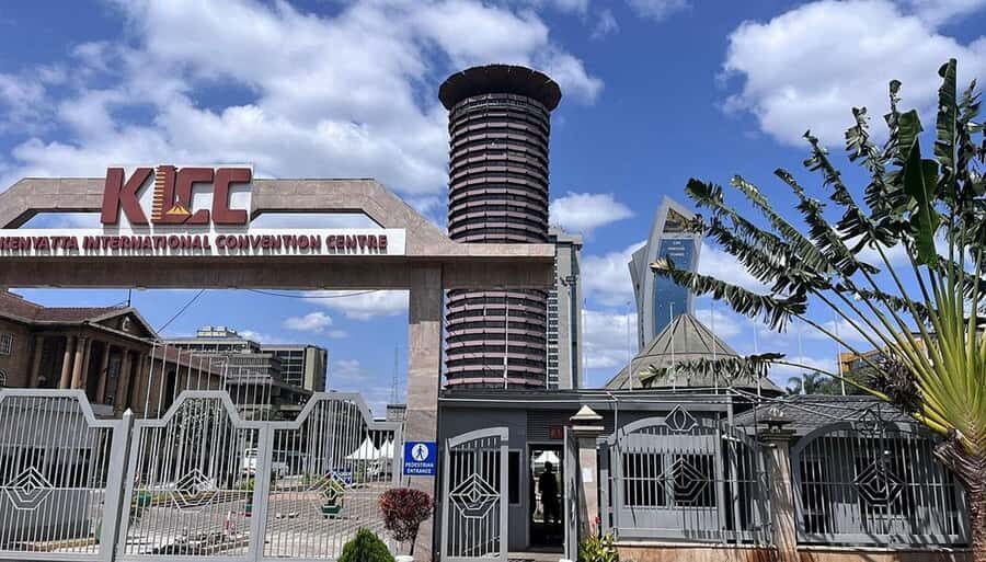 Nairobi Walking Tour, GiraffeCentre & Souvenir Shopping Tour - Nairobi’s downtown streets and the KICC 360° view