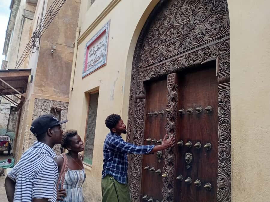 Swahili Carved Doors Tour by Woman Woodcarver: Lamu Island - Lamu Old Town and Swahili carved doors: why this works